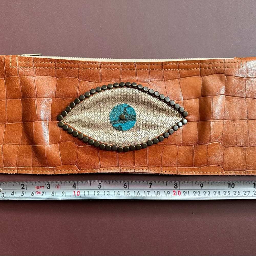 ROYAL HIPPIE CLUTCH ๐๏ธ - Picture 7 of 9